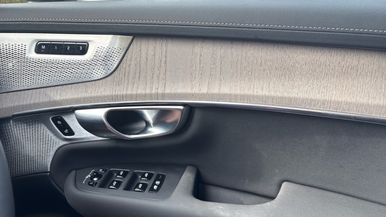 Volvo XC90 2.0 T8 PHEV Ultra Dark 5dr AWD Geartronic Estate